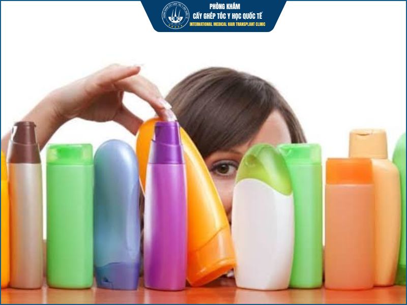 Nên sử dụng loại dầu gội nào sau cấy tóc? 