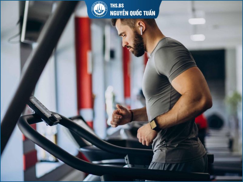 Vì sao cần hạn chế vận động mạnh trong thời gian đầu sau cấy tóc?v