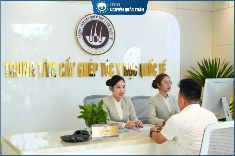 Thăm khám và trị rụng tóc bằng PRP tại Trung tâm Cấy ghép tóc Y học Quốc tế 